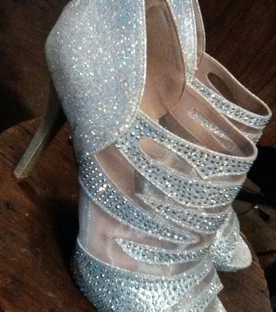 Heels - Picture 2 of 3
